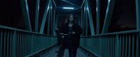 Cryptid – Lisa (Astrid Morberg) ist auf der Suche nach ihrem Bruder.