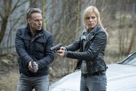 SOKO Leipzig – Jan Maybach (Marco Girnth) und Ina Zimmermann (Melanie Marschke) im Einsatz.