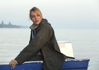 Die Fischerin – Meike (Alwara Höfels) wird nach vielen Jahren mit ihrer verdrängten Vergangenheit konfrontiert.