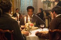 12 Years a Slave – 1841, Saratoga Springs, New York: Solomon Northup (Chiwetel Ejiofer) lebt als freier Afroamerikaner ein bescheidenes, aber komfortables Leben mit seiner Frau und seinen beiden Kindern. Doch dann wird er von zwei Männern unter Drogen gesetzt, gefesselt und in die Sklaverei verkauft ...