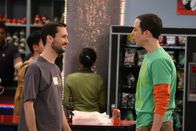 The Big Bang Theory – Erzfeinde: Sheldon (Jim Parsons, r.) und Wil Wheaton (Wil Wheaton, l.) ...