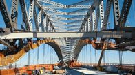 Project Impossible – Die neue, erhöhte Fahrbahn der Bayonne Bridge wird über der alten konstruiert.