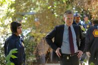 Bones - Die Knochenjägerin – BU: Dr. Camille Saroyan (Tamara Taylor) und Special Agent Hayes Flynn (Reed Diamond)BB: achte Staffel, OT: The Future is in the Past Bones_ep801_sc7_09C2988