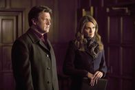 Castle – Der aktuelle Fall hat höchste Priorität: Richard Castle (Nathan Fillion, l.) und Kate Beckett (Stana Katic, r.) ermitteln.
