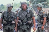 Platoon – Er kennt keine Gnade: Sergeant Barnes (Tom Berenger, M.).