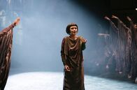 Babylon Berlin – und ab 9. Oktober 2020, 20:15 Uhr online first in der ARD Mediathek Caro Cult (Vera Lohmann) hofft, dass ihr Talent als Schauspielerin endlich entdeckt wird, als die Hauptrolle neu besetzt werden.