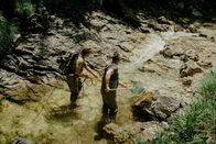 Heimatleuchten – Für die Umfischung der Urbach Forelle in den Kalkalpen ist Fischökologe Reinhardt Haunschmid, tätig im Bundesamt für Gewässerökologie zuständig. Florian Keil und der Ökologe Erich Weigand vom Nationalpark unterstützen das Projekt.