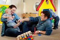 Der Dicke – Gudrun (Katrin Pollitt, l.) und ihr Mann Gerd (Josef Heynert, r.) wollen ein Kind adoptieren.
