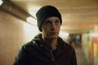 Das Jerico-Projekt – Er wird von allen gesucht: Jan Strook alias "The Dutchman" (Michael Pitt) hat sich in das US-amerikanische Waffensystem gehackt.