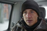 Südpol – Mario (Laurence Rupp) weiß nicht, wer als Geiselnehmer von Ella in Frage kommt.