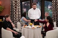 How I Met Your Father – Jesse (Chris Lowell, l.); Parker (Meaghan Rath, r.)