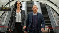 The Chelsea Detective – Priya Shamsie (Sonita Henry) und Max Arnold (Adrian Scarborough) sind bereit für die Ermittlungen