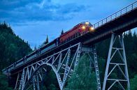 alpha-expedition: Mit dem Zug ... – Bahn-Erlebnis in Norwegen: Die Nordlandsbahn überquert viele hohe Stahlbrücken.