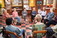 Mom – v.l.n.r.) Marjorie (Mimi Kennedy); Christy (Anna Faris); Wendy (Beth Hall); Jill (Jaime Pressly); Bonnie (Allison Janney); Tammy (Kristen Johnston)