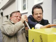 Tatort – Mit dem Postgeheimnis nehmen es Kommissar Frank Thiel (Axel Prahl, li) und Rechtsmediziner Prof. Karl-Friedrich Boerne (Jan Josef Liefers) dieses Mal ausnahmsweise nicht so genau. Schließlich gilt es ein wichtiges Beweisstück sicherzustellen.
