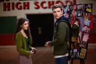 Supernatural – Veronica (Mellany Barros, l.); Billy Whitman (Burkely Duffield, r.)