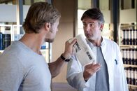 Der letzte Bulle – On left: Michael "Mick" Brisgau (Henning Baum).