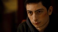 Stalk – Lux (Théo Fernandez) will mehr über Charlie erfahren.