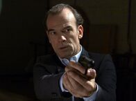 Tatort – Hauptkommissar Andreas Keppler (Martin Wuttke) sucht nachts noch einmal am Tatort, der Veranstaltungshalle "Fabrik", nach Hinweisen zum Mord an Hans Freytag. Als er in die Halle kommt, bemerkt er einen Unbekannten und greift zu seiner Dienstwaffe.