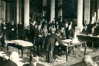 Der vergiftete Frieden – Die türkische Delegation unterschreibt im Pariser Vorort Sèvres 1920 den Friedensvertrag mit den Alliierten.