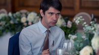 This Is Going to Hurt – Bei der Hochzeitsfeier steht Adam (Ben Whishaw) ganz allein da. Doch dann erlebt er plötzlich eine Überraschung, mit der er nie gerechnet hätte.