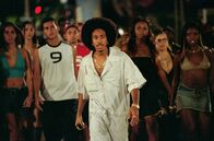 2 Fast 2 Furious – Tej (Ludacris) organisiert illegale Autorennen in den Straßen Miamis.