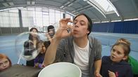 CheXperiment – Checker Tobi macht Seifenblasen.