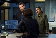 FBI: Most Wanted – (v.l.n.r.) Supervisory Special Agent Remy Scott (Dylan McDermott); Special Agent Hana Gibson (Keisha Castle-Hughes); Special Agent Kristin Gaines (Alexa Davalos)