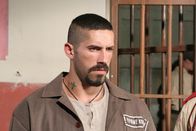 Undisputed 3: Redemption – Der russische Knastbruder Boyka (Scott Adkins) ist seit seiner schweren Knieverletzung nicht mehr der gefürchtete Kämpfer, der er einst war. Doch dann wird ein neues Gefängnisturnier angekündigt, bei dem die besten Kämpfer der Welt gegeneinander antreten ...