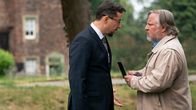 Tatort – Prof. Karl-Friedrich Boerne (Jan Josef Liefers, links) klärt Kommissar Frank Thiel (Axel Prahl) über die große Tradition des „Hauses Lüdecke“ auf.