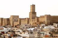 Stadt Land Kunst – Tunesien liegt am Mittelmeer zwischen Algerien und Libyen und ist das kleinste Land Nordafrikas.