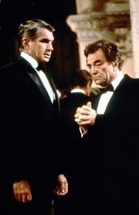 Columbo – (v.li.) George Hamilton (Wade Anders), Peter Falk (Insp. Columbo).