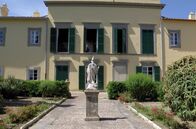 Inseln Italiens – Unvergessen auf Elba ist ein Franzose, der nicht freiwillig kam: Napoleon Bonaparte. Er führte auf Elba viele Neuerungen ein, wie Schulbildung, Scheidung und die Impfung gegen Pocken.