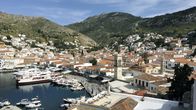 Auf Entdeckungsreise - durch Europa – Idyllische Insel vor der Ostküste der Peloponnes: Hydra war ursprünglich ein Rückzugsort für reiche Reeder aus Athen.