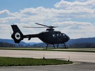 Beim Bund – Lennard startet den Hubschrauber.