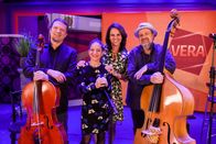 Vera – Vera Russwurm mit Caroline Athanasiadis, Michael Günther (Cellist) und Georg Breinschmid (Kontrabass)