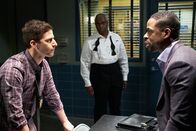 Brooklyn Nine-Nine – (v.l.n.r.) Jake Peralta (Andy Samberg); Captain Ray Holt (André Braugher); Philip Davidson (Sterling K. Brown)
