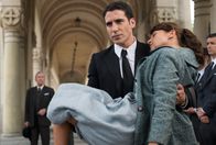 Velvet – Alberto Marquez (l., Miguel Ángel Silvestre) und Ana Ribera (r., Paula Echevarría)