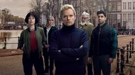 Kommissar van der Valk – SWR KOMMISSAR VAN DER VALK - VERLOREN IN AMSTERDAM Uhr im SWR. Kommissar Piet van der Valk (Marc Warren, Mitte) vertraut nur sich, seinem Instinkt und seinem Team Lucienne Hassell (Maimie McCoy, li.), Julia (Emma Fielding, 2. v. re.), Hendrik (Darrell D'Silva, r.) und Eddie (Azan Ahmed, re.) und