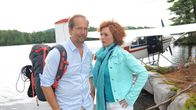Das Traumschiff – Simone (Heike Trinker) und Thomas (Jochen Horst) haben Zweifel an der Notlandung. Hat Martin hier seine Finger im Spiel?