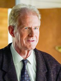 Young Sheldon – Ed Begley Jr. (Dr. Linkletter).