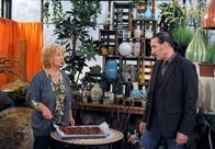 Rote Rosen – ARD ROTE ROSEN FOLGE 1409 Uhr im ERSTEN. Pete (Gunter Ziegler, r.) entscheidet sich zu Erikas (Madeleine Lierck-Wien, l.) Erleichterung, gegen die Magellan-Reise.