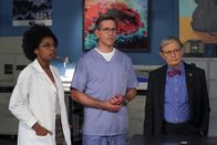 Navy CIS – (v.l.n.r.) Kasie Hines (Diona Reasonover); Dr. Jimmy Palmer (Brian Dietzen); Donald Mallard (David McCallum)