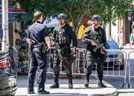 S.W.A.T. – L-R: Daniel 'Hondo' Harrelson (Shemar Moore, 2.v.l.), David 'Deacon' Kay (Jay Harrington, r.)
