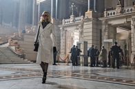 Atomic Blonde – Zu jedem Einsatz äußerst stylish angezogen: die britische Agentin Lorraine Broughton (Charlize Theron).