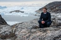 Borgen - Macht und Ruhm – Asger (Mikkel Boe Følsgaard) hat noch mit seiner Rolle als neuer Arktis-Botschafter zu kämpfen.