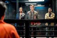 MacGyver – Desi (Levy Tran), MacGyver (Lucas Till) und Wilt Bozer (Justin Hires)