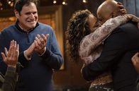 East New York – Captain Stan Yenko (Richard Kind, l.)