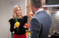 Sturm der Liebe – ARD STURM DER LIEBE FOLGE 4657 Uhr im ERSTEN. Erik (Sven Waasner r.) ist vor Yvonne (Tanja Lanäus l.) davon überzeugt, Werners beste Alternative bei der Suche nach einer Nachfolge zu sein.