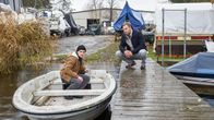 SOKO Wismar – Kriminalkommissar Lars Pöhlmann (Dominic Boeer, r.) verfolgt den verdächtigen Ralf Roller (Lennart Herrmann, l.) bis zum Dock, wo der Jugendliche seinen Fluchtversuch aufgibt.